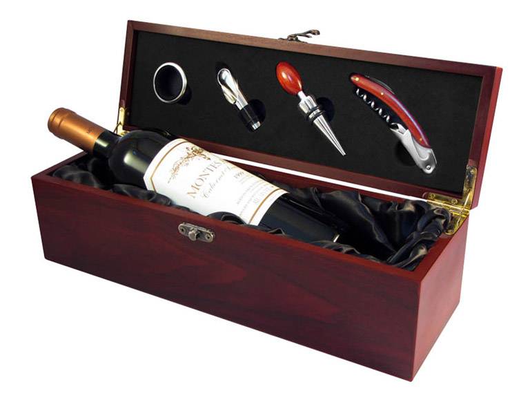 Caja de Madera Barnizada con 4 accesorios Metálicos de Vino